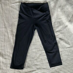Gap fit eclipse crossover capri legging